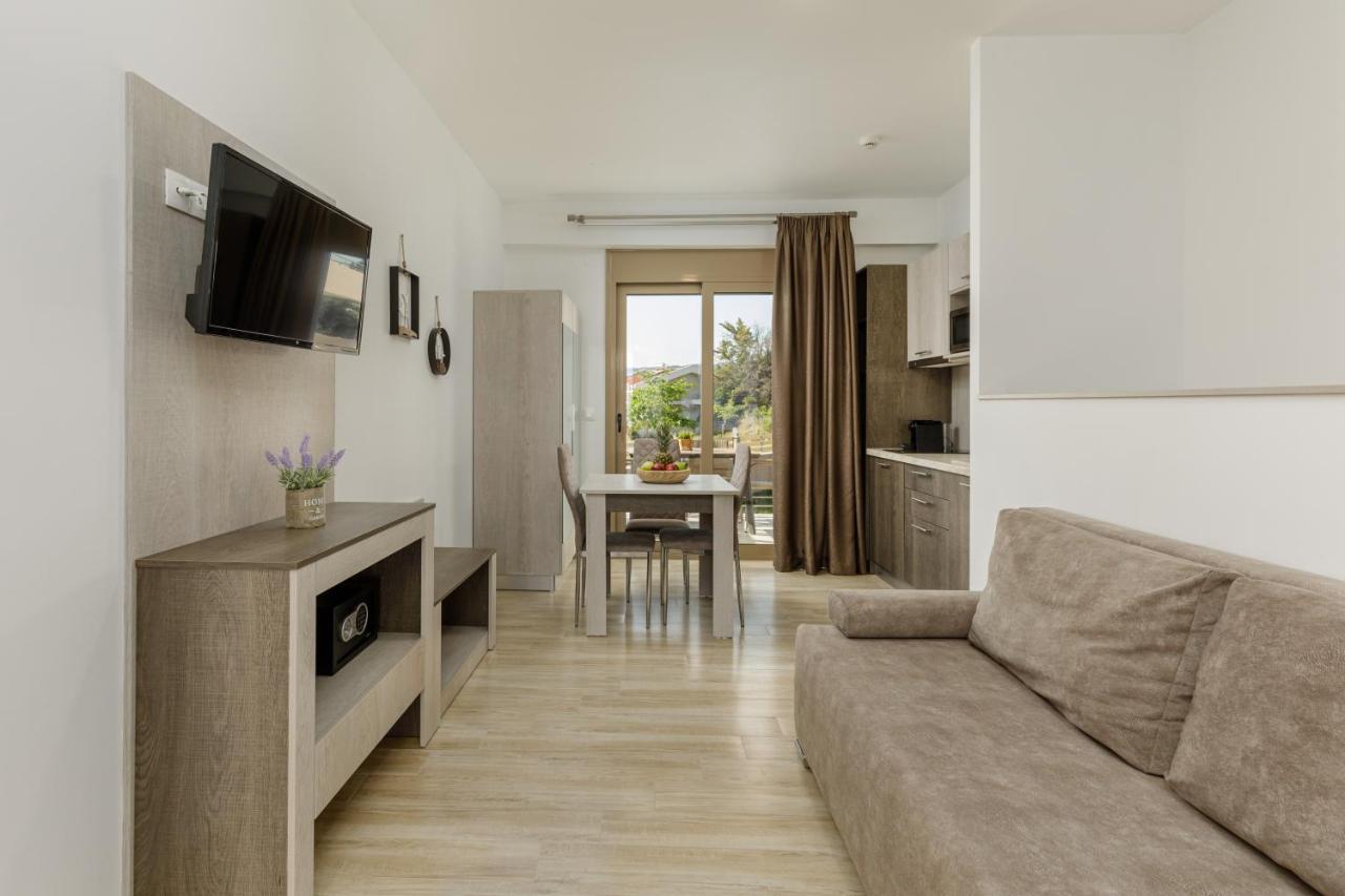Aria Garden Suites ニキティ エクステリア 写真