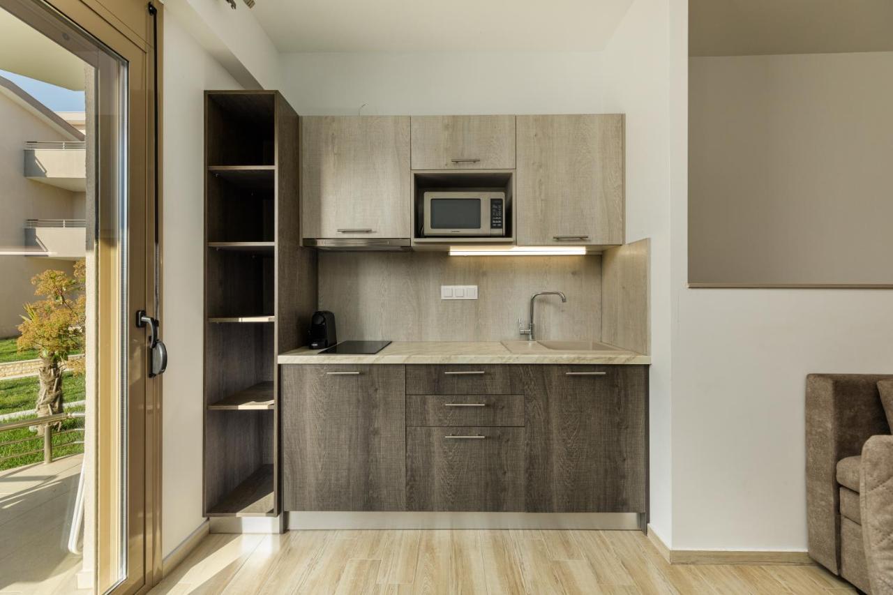 Aria Garden Suites ニキティ エクステリア 写真